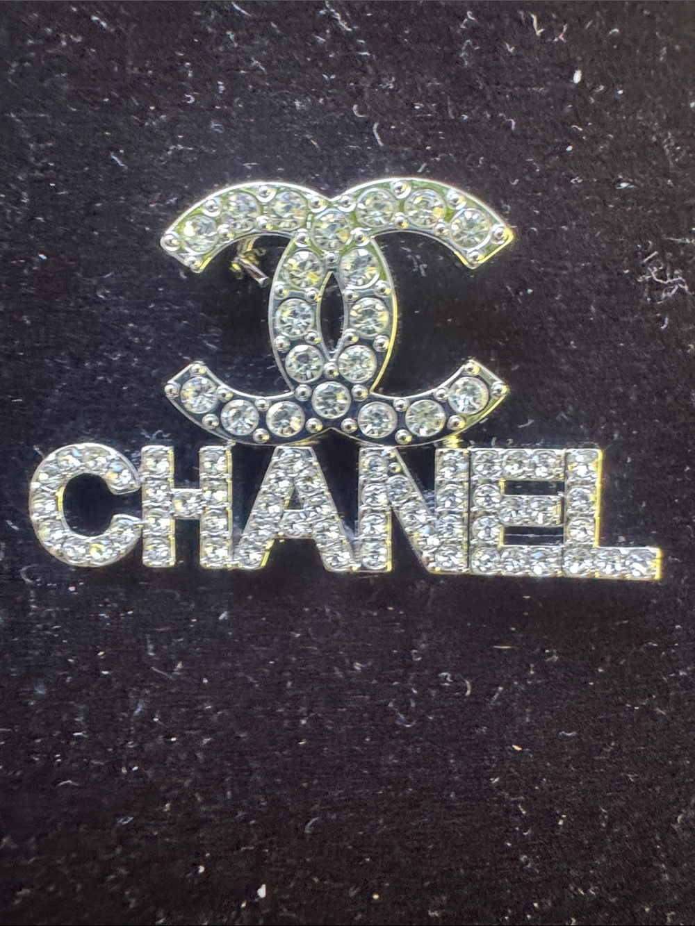 Brooch Clear Crystal Lettering Brooch - - Picture 3 of 4